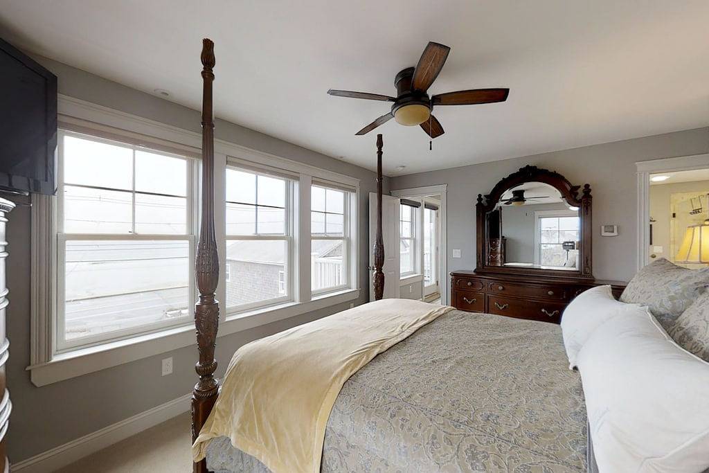 Hochwertiges Haus mit wunderschönem Meerblick - gegenüber vom Strand! in York Beach, Cape Neddick