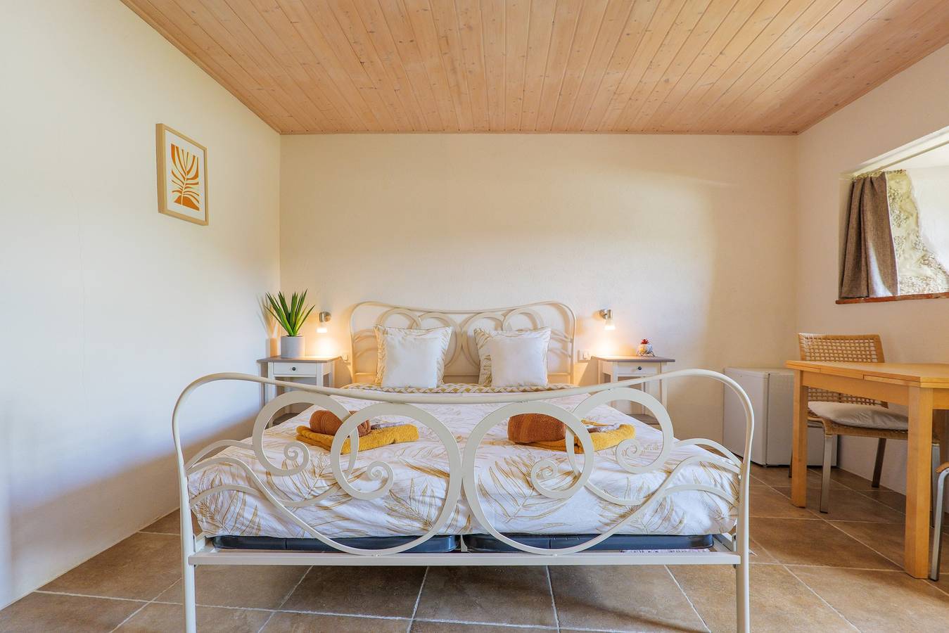 Chambre d’hôtes « La Montselgues » avec vue montagne, piscine partagée, terrasse privée in Sablières, Parc naturel régional des Monts d'Ardèche