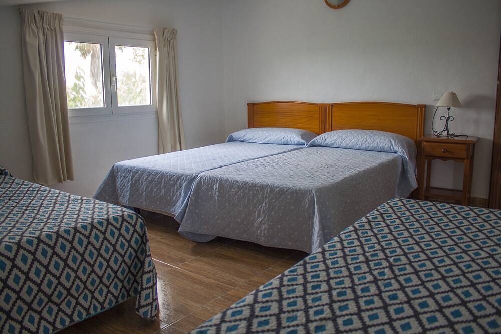 Villa rural, piscina privada, wifi gratis, parque infantil, 1,8km de la playa in Tierras del Ebro, Delta del Ebro