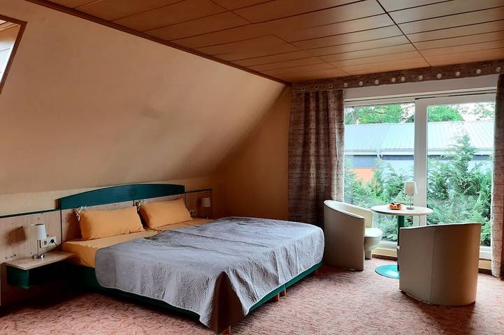Ferienhaus in idyllischer Dorfrandlage für bis zu 8 Gäste + 2 Kinder in Gülzow-Prüzen, Mecklenburgische Seenplatte