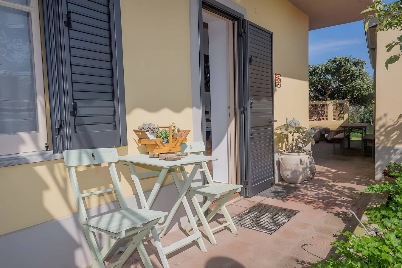 Ganze Wohnung, Apartment 'Vanedda Di Mari - Casa Arancio' mit Gemeinschaftsterrasse, Wlan und Klimaanlage in Messina, Messina Provinz