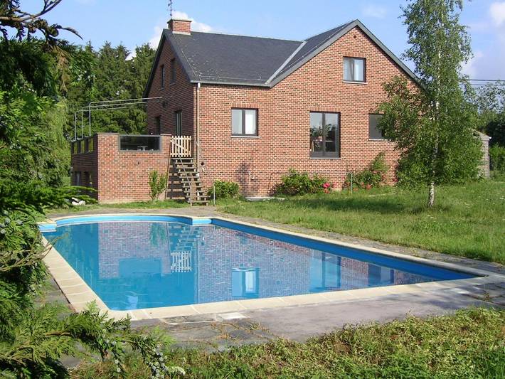 Gîte pour 7 personnes, avec Terrasse et Jardin ainsi que Piscine et Sauna à Beauraing