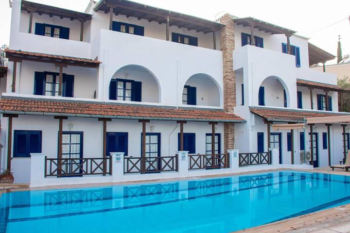 Maison d’hôte pour 2 personnes, avec piscine ainsi que jardin et vue dans Spetses