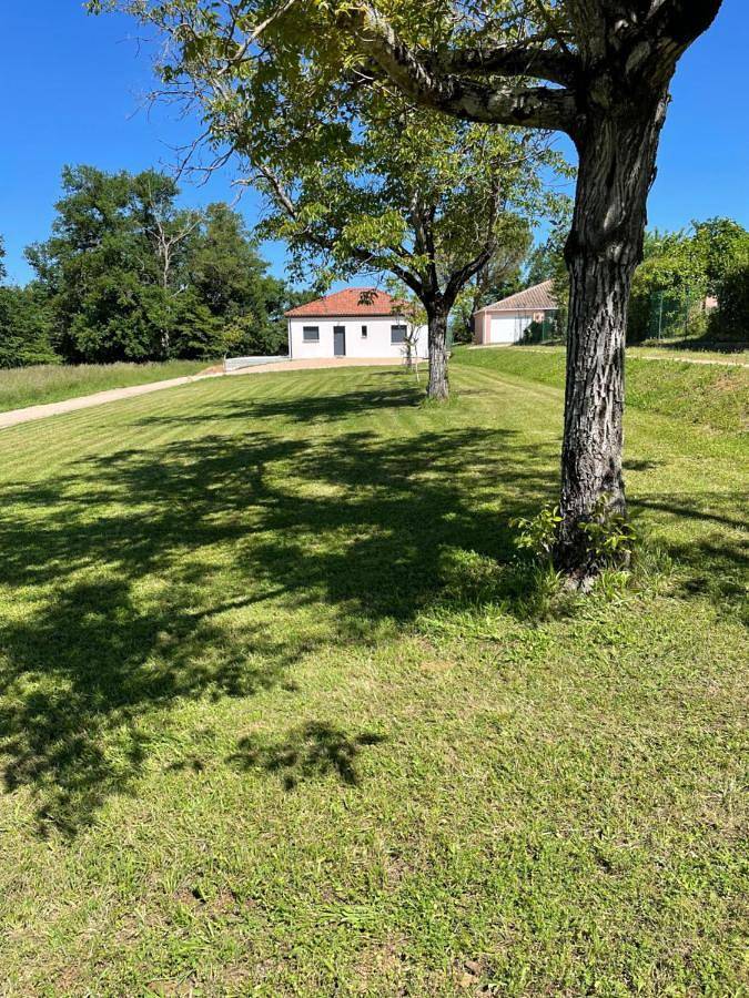 Location de vacances pour 4 personnes, avec vue ainsi que jardin et terrasse à Bretenoux - 3