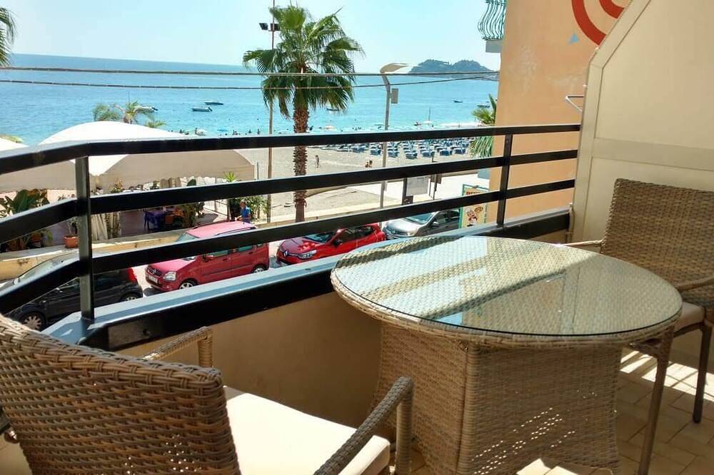 Entire apartment, Apartment Neptune at the beach with a sea view  - Letojanni, Sicily in Letojanni, Messina Province