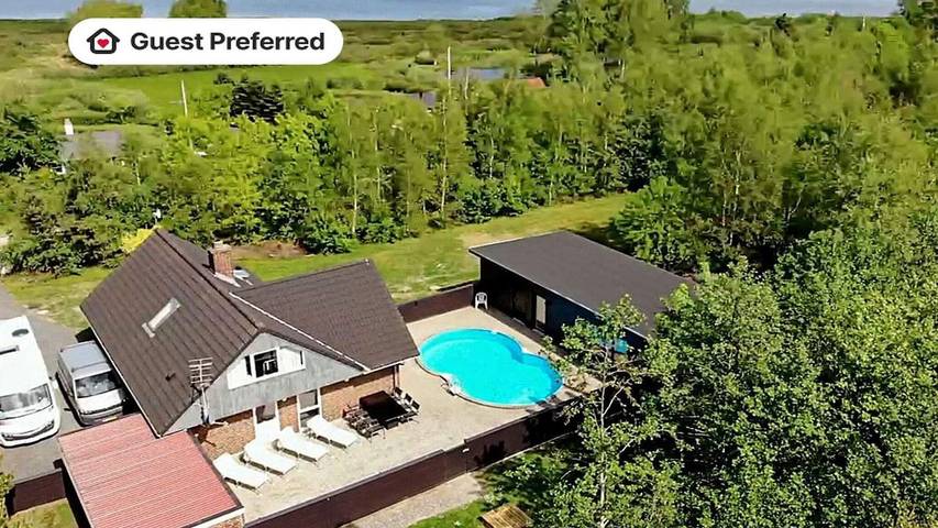 Ferieudlejning for 10 personer, med sauna og jacuzzi såvel som terrasse og pool i Virksund