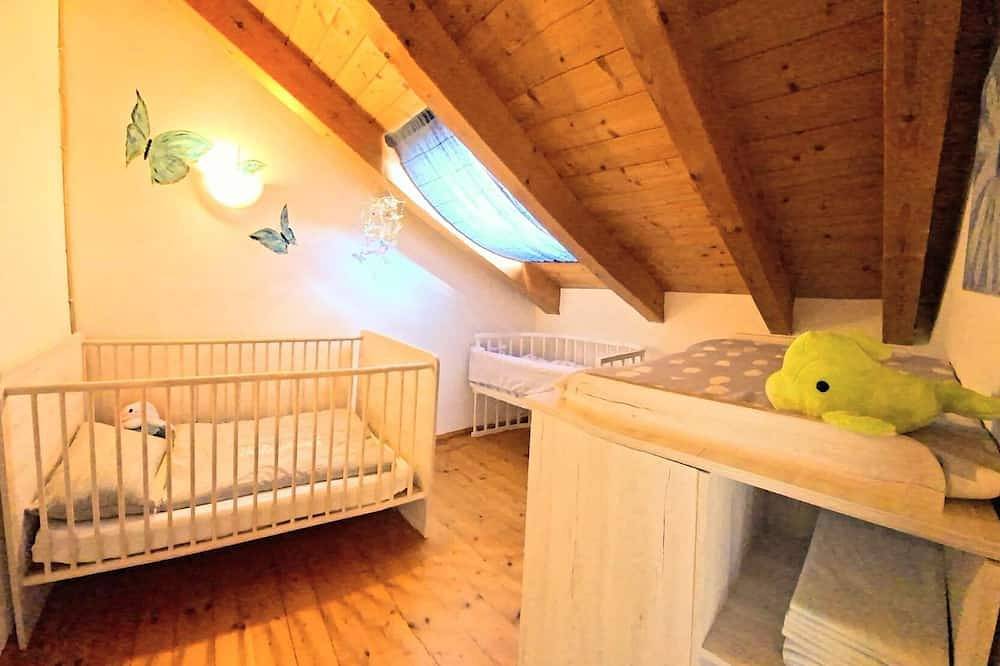 Ganze Wohnung, Großzügige Ferienwohnung (180 qm) mit Garten und Sauna in Oberviechtach, Naturpark Oberpfälzer Wald