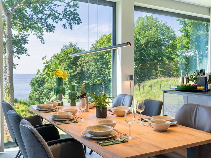 Ferienwohnung für 8 Personen, mit Balkon und Whirlpool sowie Terrasse und Garten