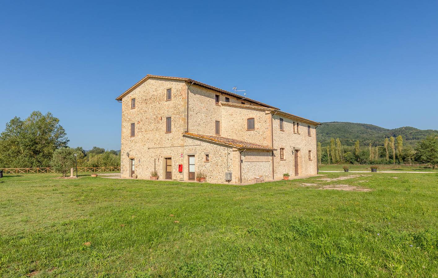 Apartamento junto al lago con piscina y jardín, a 2,5 km de Umbertide in Montone (Italia), Valtiberina