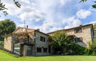Ferienwohnung für 4 Personen, mit Terrasse und Garten sowie Pool, mit Haustier in Marche