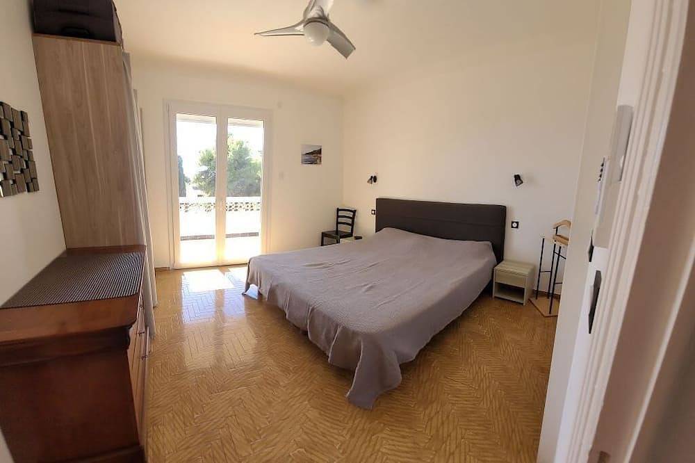 Logement Corse du Sud, 10 personnes, piscine, à 4 mn à pied de la  plage. in Sagone, Coggia