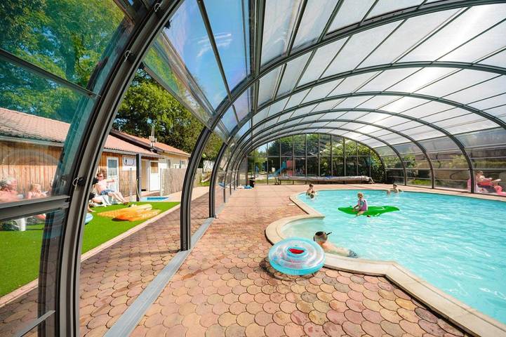 Tente pour 5 personnes, avec Terrasse et Jardin ainsi que Piscine et Vue