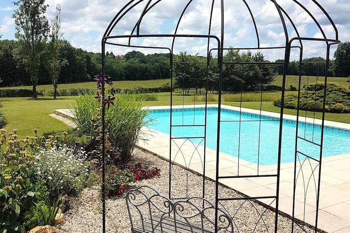 Location de vacances pour 3 personnes, avec Terrasse ainsi que Jardin et Piscine à Bourniquel