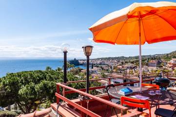 Gîte pour 4 personnes, avec terrasse à Aci Castello