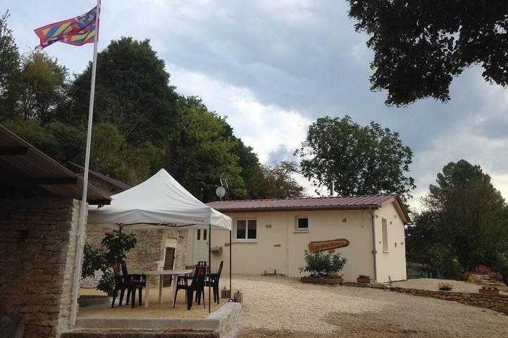 Location de vacances pour 4 personnes, avec Terrasse et Jardin à Brosses