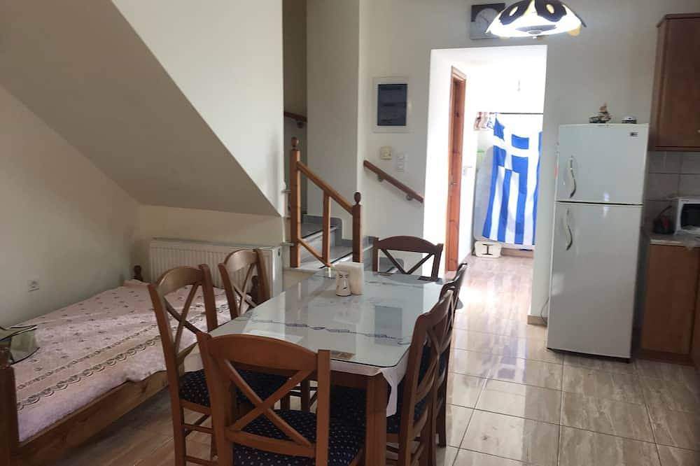 Legacy House at the Square, Beaches /Boat excursions 5-25 min away in Limnos