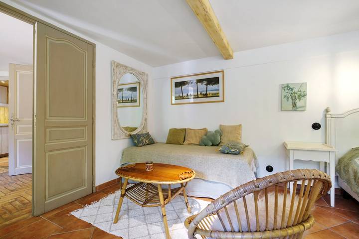 Appartamento intero, Appartamento 'La Suite Du Jardin Du Clos Stemarie' con Vista Mare, Wi-Fi e Aria Condizionata in Roquefort-les-Pins, Costa mediterranea (Francia)