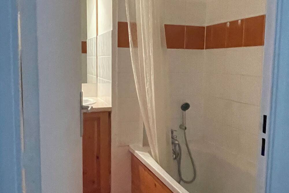 Appartement entier, ⛷️ Auron – T2 + cabine avec piscine chauffée & parking privé couvert in Auron, Saint-Étienne-de-Tinée