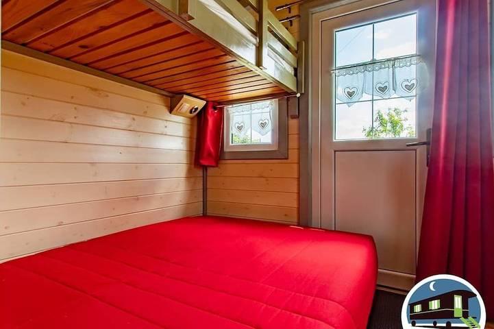 Gîte pour 5 personnes, avec piscine ainsi que jardin et balcon à Saint-Augustin-des-Bois - 4