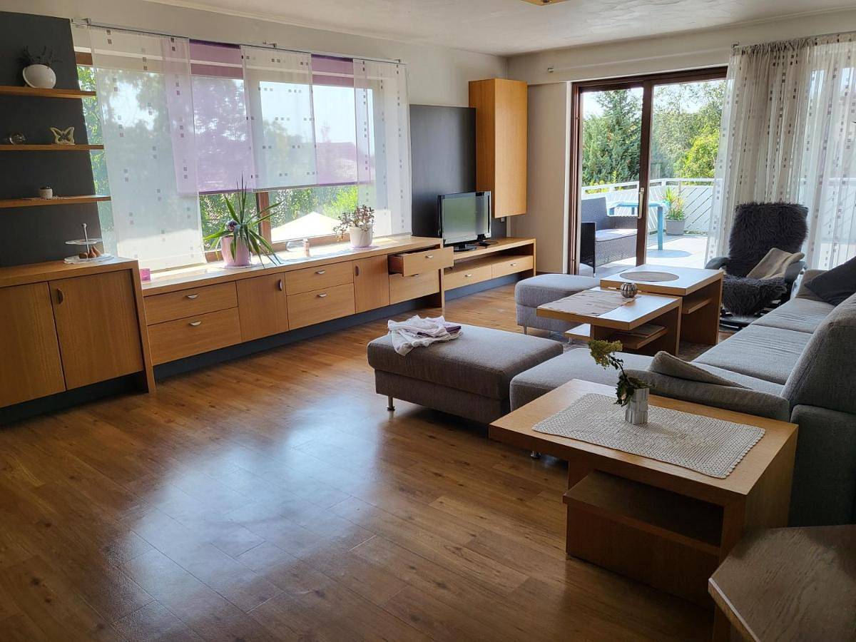 Ganze Wohnung, Ferienhaus Meisenglück - Ihr großes und komfortables Ferienhaus in 97633 Sulzfeld-Leinach in Sulzfeld, Rhön-Bayern