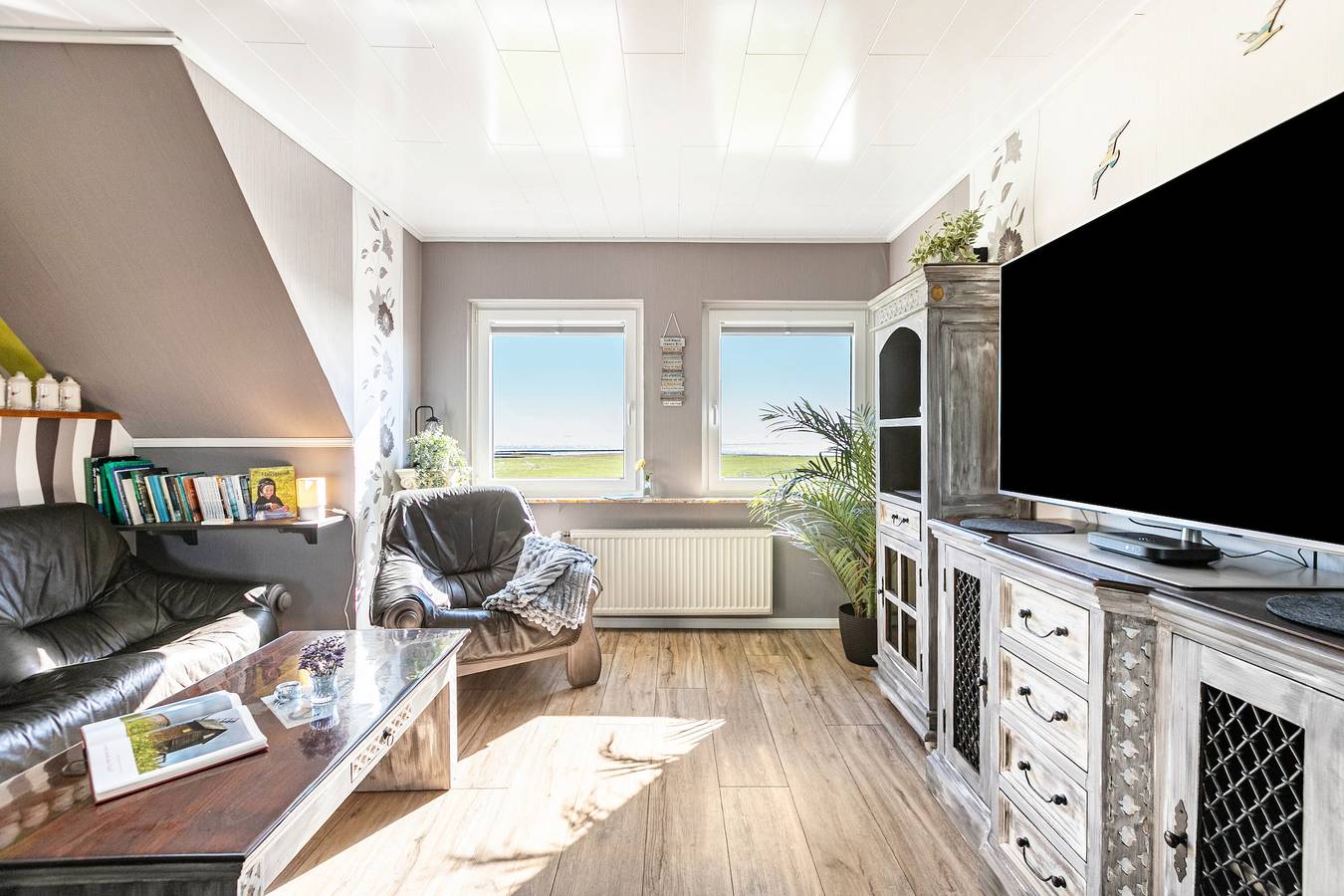 Ganze Wohnung, Ferienwohnung Hafenblick" mit Meerblick, Gemeinschaftsterrasse und Wi-Fi in Oland, Langeneß