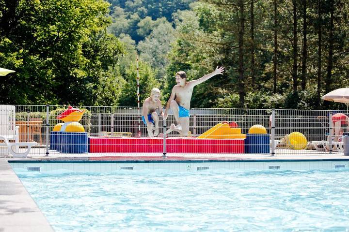 Ferienhaus für 4 Personen, mit Balkon und Terrasse sowie Garten und Kinderpool