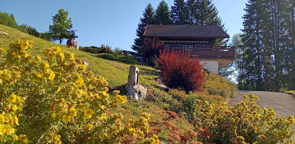 Chalet pour 3 personnes, avec terrasse et jardin dans le Doubs