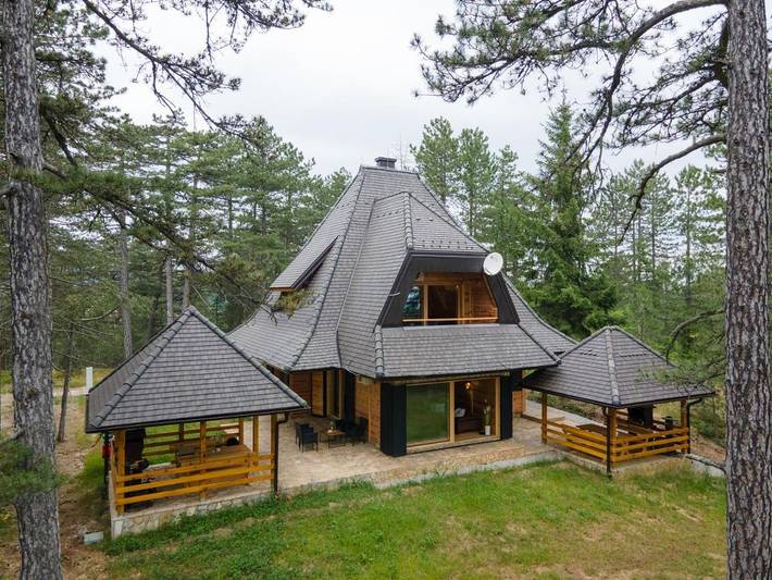 Domek letniskowy dla 5 osób, z ogród i taras oraz sauna i widok w Serbia