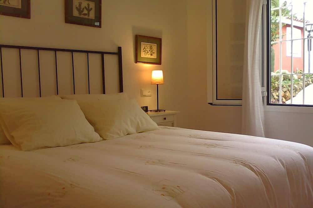 Beautiful home with pool, a welcome respite away from the city of Sevilla in Mairena del Alcor, Sevilla Province