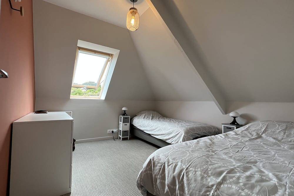 Vacation home, 400m from the sea in a quiet, well-located area in Saint-Quay-Portrieux, Côte de Goëlo