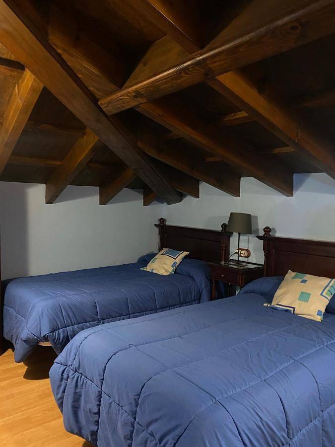 Single Room with Bath in Infiesto, Piloña