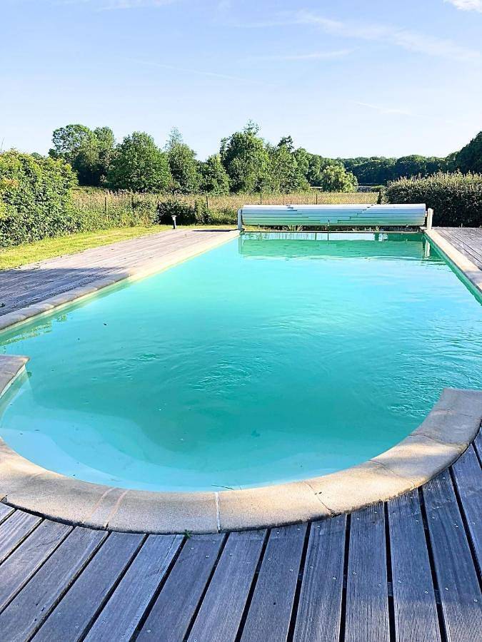 Location de vacances pour 12 personnes, avec piscine et vue ainsi que jardin et vue sur le lac à Beaumont-les-Autels - 3