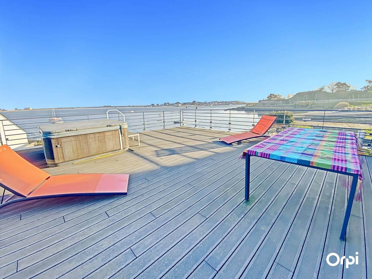 Apartamento entero, Dúplex para 6-8 pers con terraza, jacuzzi y garaje en Port-Louis in Port-Louis, Côte des Mégalithes
