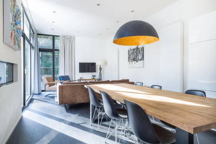 Location de vacances pour 6 personnes, avec terrasse ainsi que piscine et jardin à Arnhem