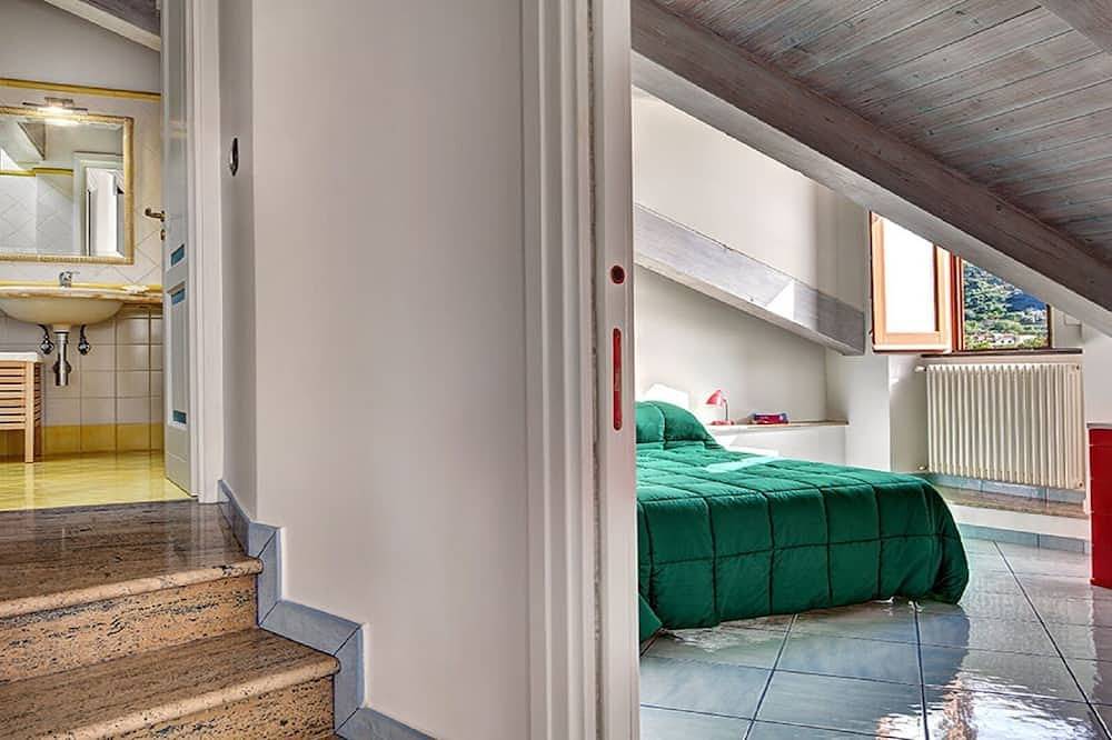 Appartamento intero, \"Annamaria\" Bellissimo loft con vista panoramica con Wifi gratuito e aria condizionata in Piano di Sorrento, Penisola Sorrentina