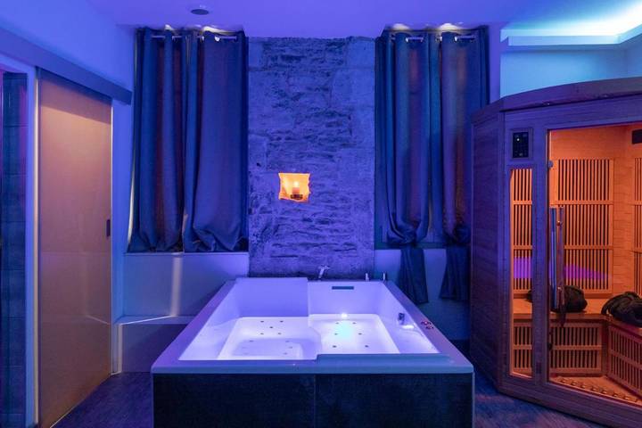 Gîte pour 2 personnes, avec Jacuzzi et Sauna dans Office De Tourisme De Dijon - 2