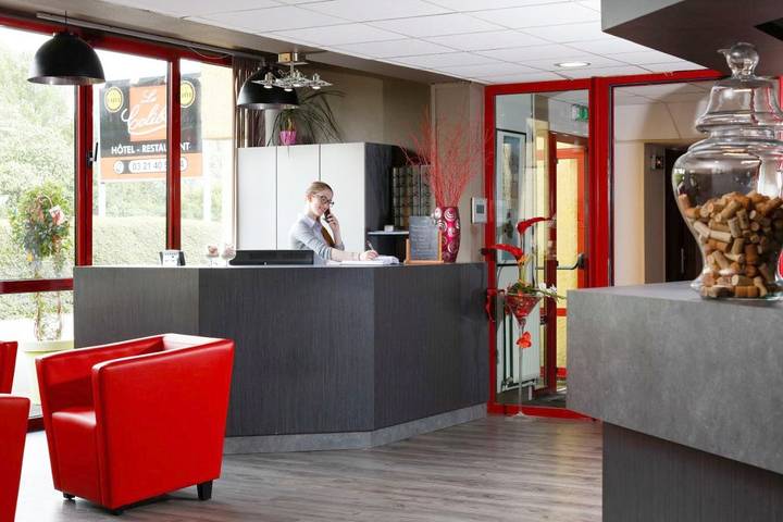 Hôtel pour 2 personnes, avec Terrasse et Jardin dans Douvrin
