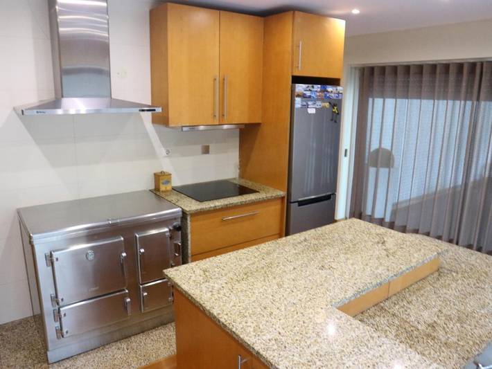 Location de vacances pour 6 personnes, avec jardin et jacuzzi ainsi que sauna et piscine à Santa Maria da Feira - 4