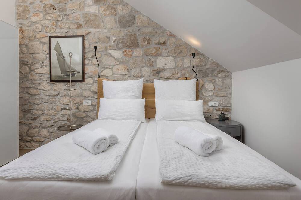 Casa Columba - 4 Star Design Boutique Hotel - Ferdinand Magelan Luxury Room in Makarska, Rivera de Makarska