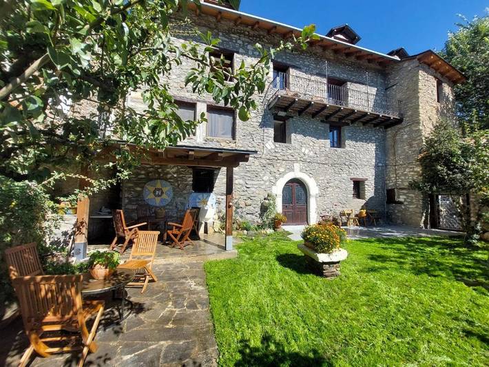 Casa rural para 13 personas, con jardín - 1