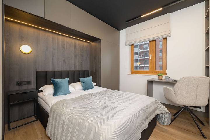 Entire apartment, Elegant Apartment with 2 Bedrooms | Parking and Balcony in Cracow, Lesser Poland