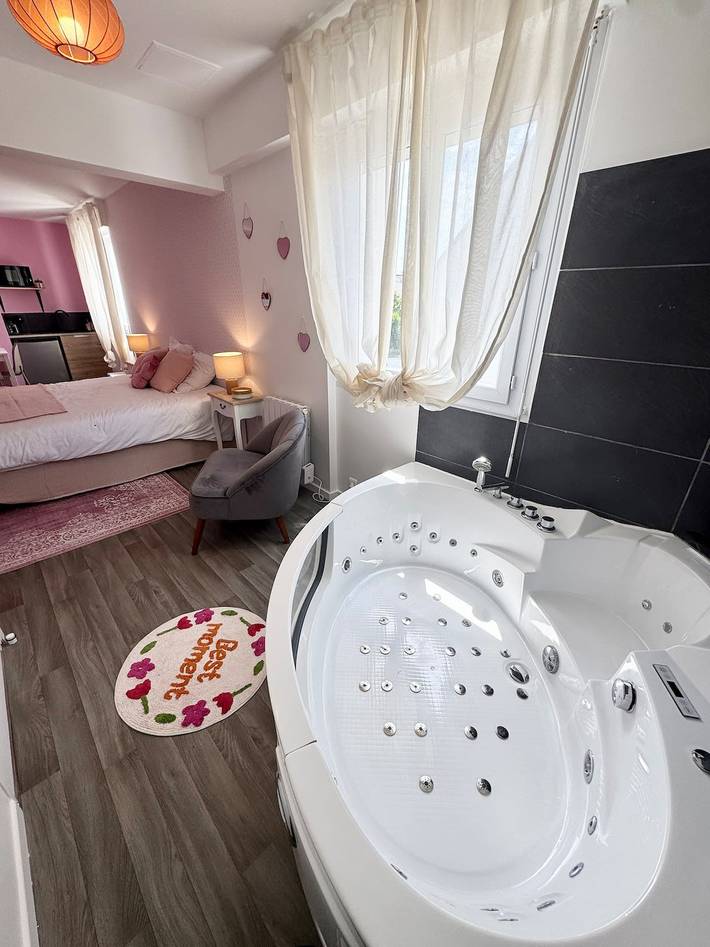 Appartement entier, Studio rose & spa – Pause bien-être in Quéven, Côte des Mégalithes