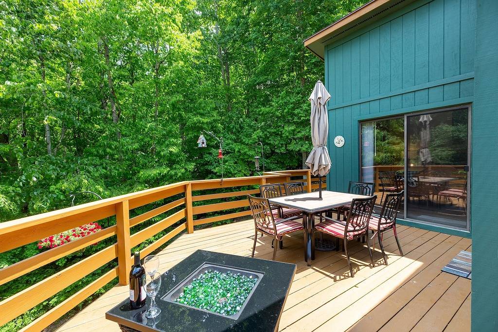 Bella Vita ~ 2 Pm Late Checkout ~ One-Level Cabin w/View ~ 10 Star ~Pets Welcome in Blue Ridge Parkway, Cataloochee Valley