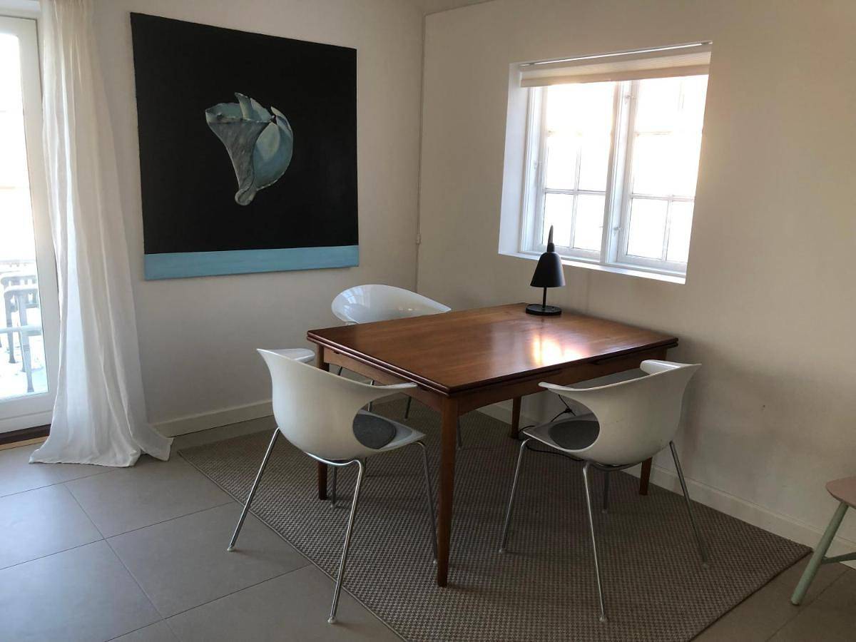Appartement entier, Country-living with a lovely view and own terrace, entrance and parking in Roskilde, Région de Roskilde