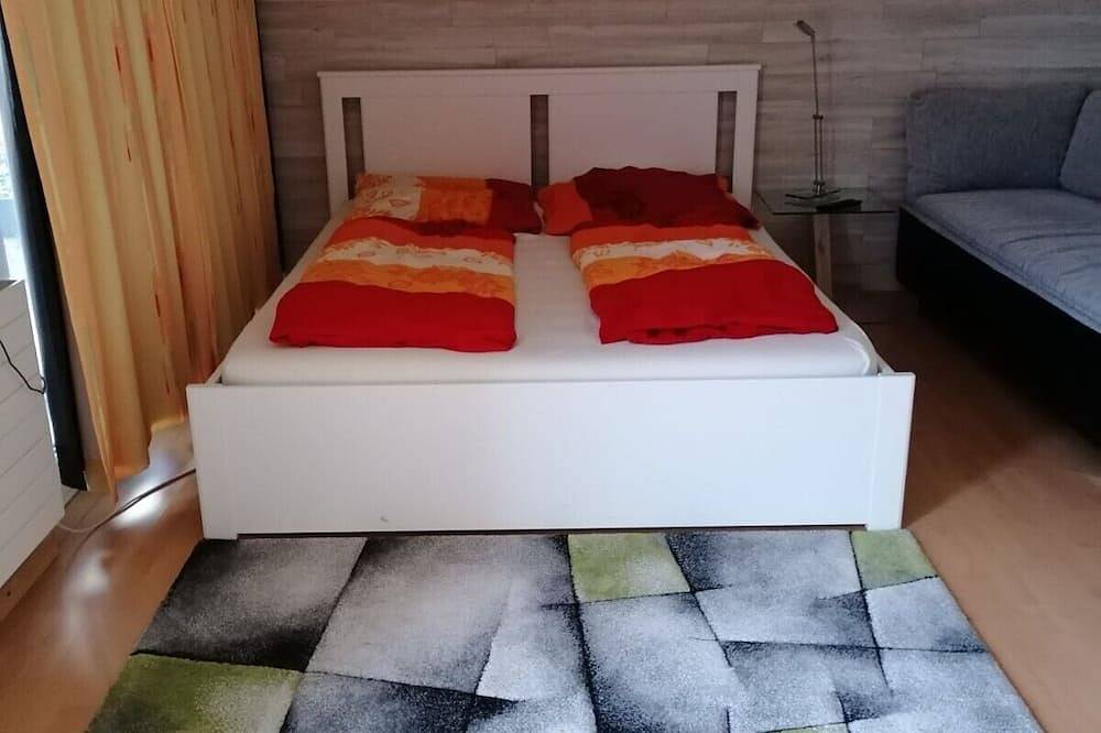 Apartamento entero, Apartamento en una casa de familia, con impresionantes vistas del lago y las montañas in Buochs, Lago de los Cuatro Cantones