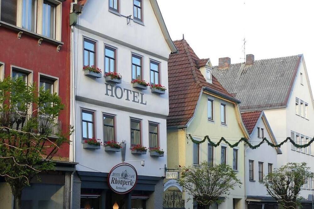 Ganze Wohnung, Einzelzimmer mit Boxspringbett in Bad Neustadt an der Saale, Rhön-Bayern