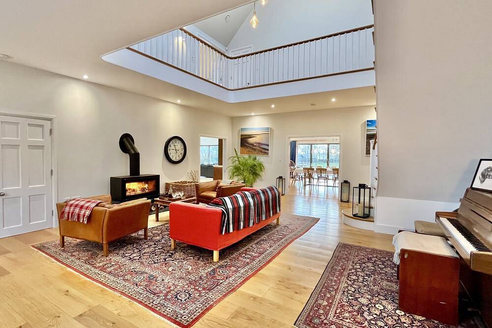 The Shallows by inspirestays-com - a luxury house that sleeps 12+2 guests in 6 bedrooms in Hayling Island, Havant