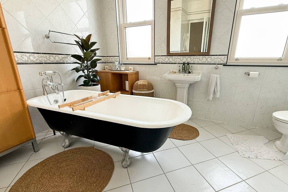 Amazing location, 1930s Family home in the centre of Galway City. in Galway, County Galway