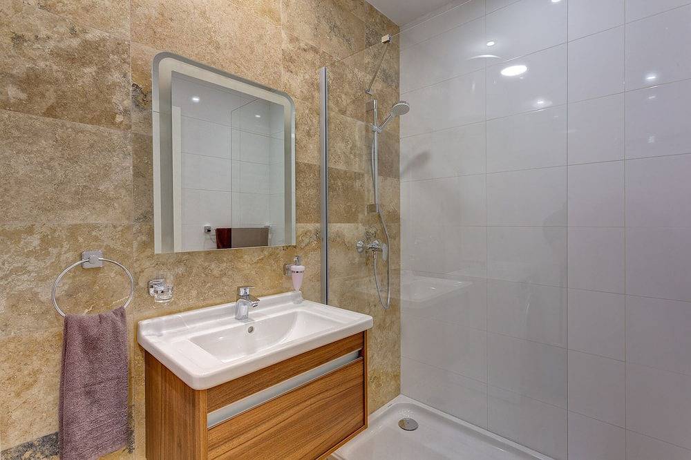 Geheel appartement, Modern appartement met 2 slaapkamers in St. Julians in Paceville, San Giljan