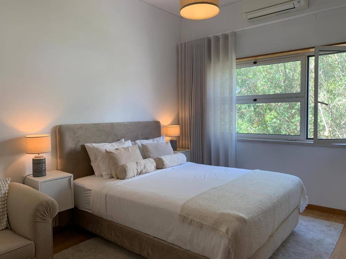 Apartamento inteiro, Sea View Family Apartment - Balcony - Free Parking - Walk to Beach in Cascais e Estoril, Costa de Lisboa